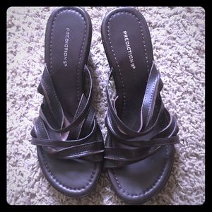 Wedge/clog Sandals. A comfy heel.